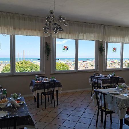 Hotel Vistamare Viserba Rimini Buitenkant foto