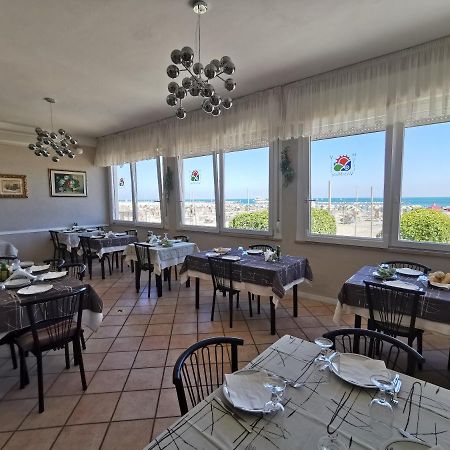 Hotel Vistamare Viserba Rimini Buitenkant foto