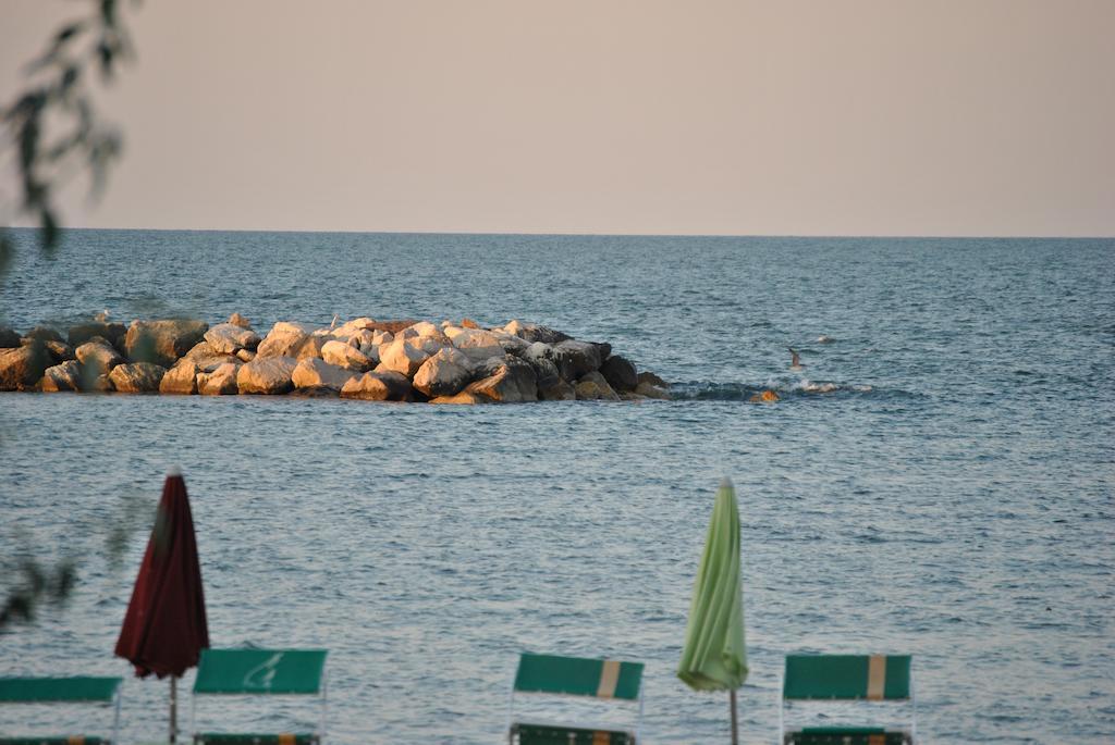 Hotel Vistamare Viserba Rimini Buitenkant foto