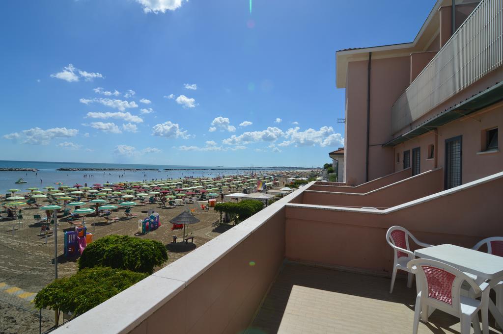 Hotel Vistamare Viserba Rimini Buitenkant foto