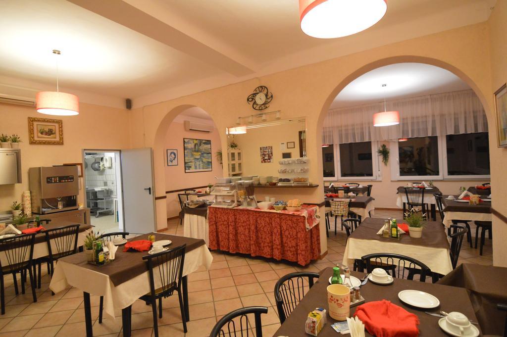 Hotel Vistamare Viserba Rimini Buitenkant foto
