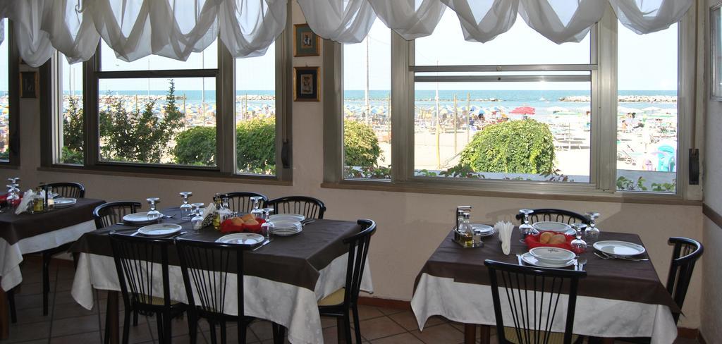 Hotel Vistamare Viserba Rimini Buitenkant foto