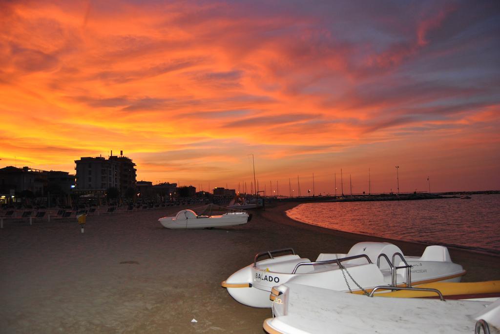 Hotel Vistamare Viserba Rimini Buitenkant foto