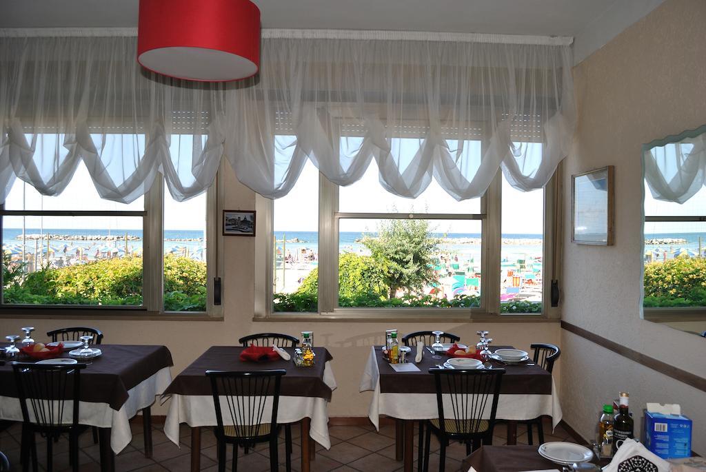 Hotel Vistamare Viserba Rimini Buitenkant foto