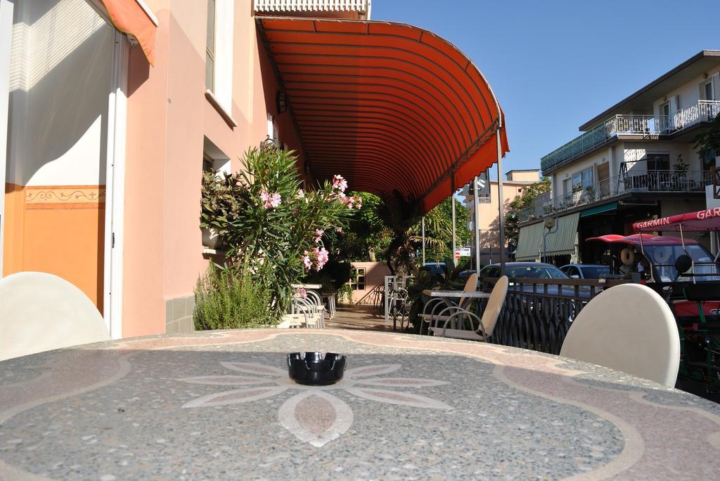 Hotel Vistamare Viserba Rimini Buitenkant foto